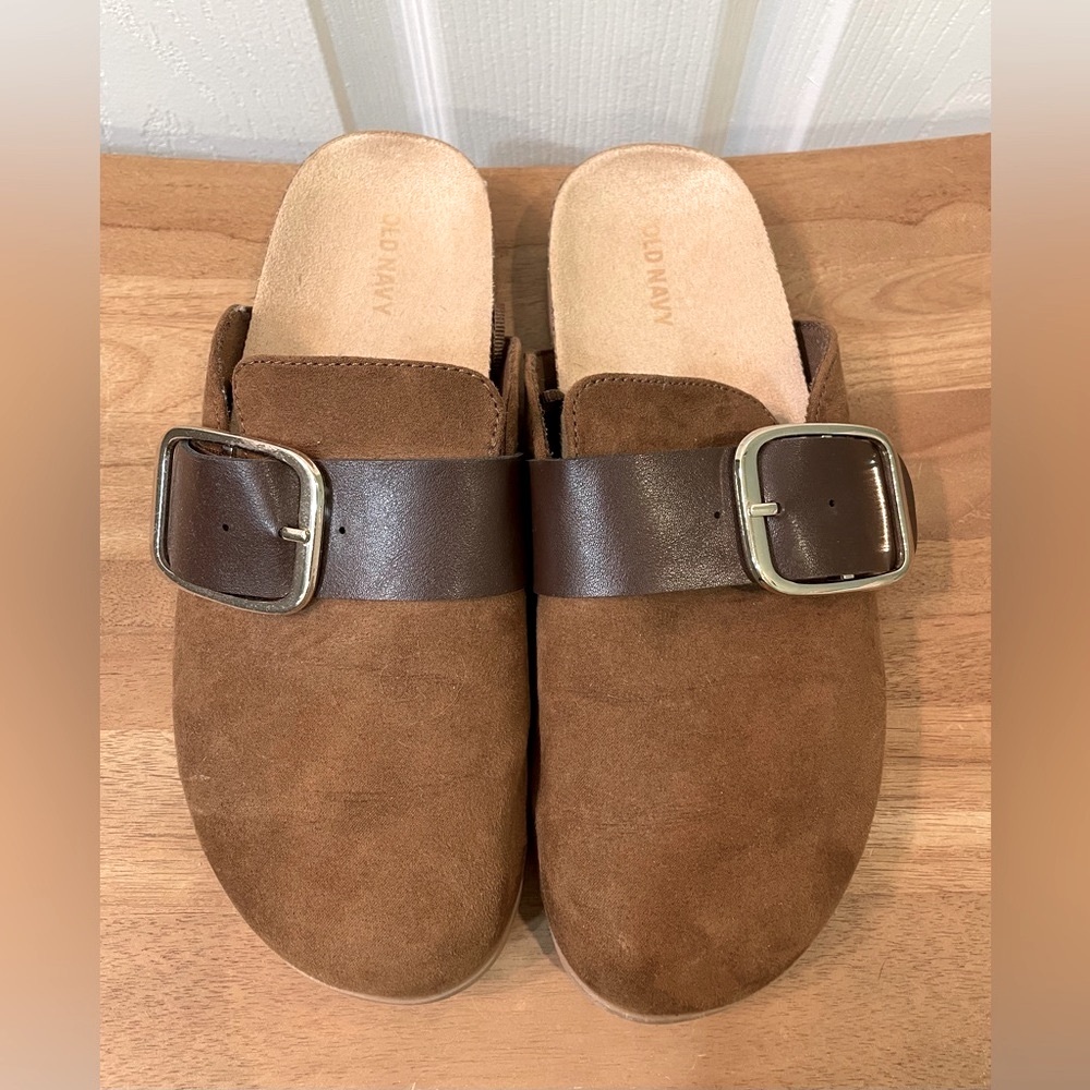 OLD NAVY Faux Suede Clogs with Adjustable Buckle 
Women Size 7